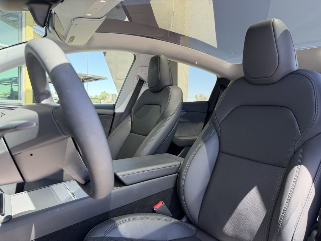 Used 2026 Tesla Model Y Long Range RWD image 37