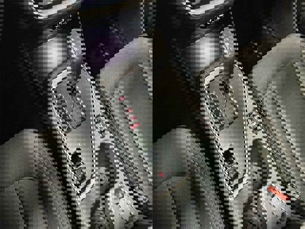 Used 2025 Subaru Crosstrek 2.0i Premium image 33