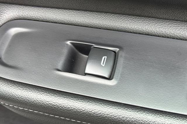 Used 2024 GMC Terrain SLT image 22