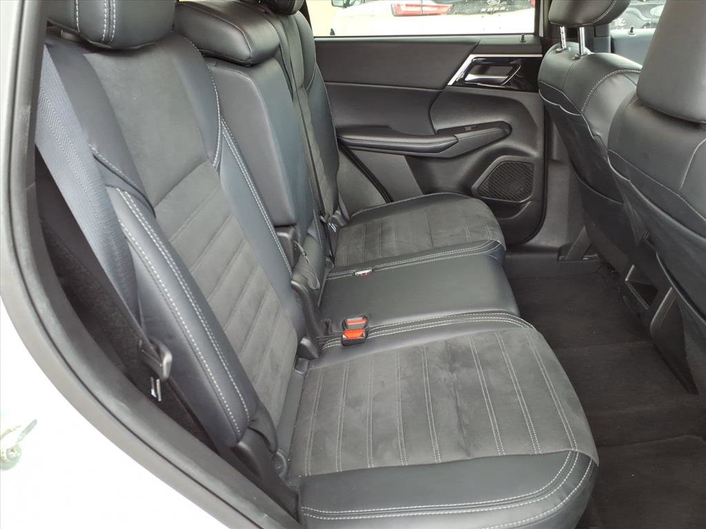 Used 2024 Mitsubishi Outlander SE image 38