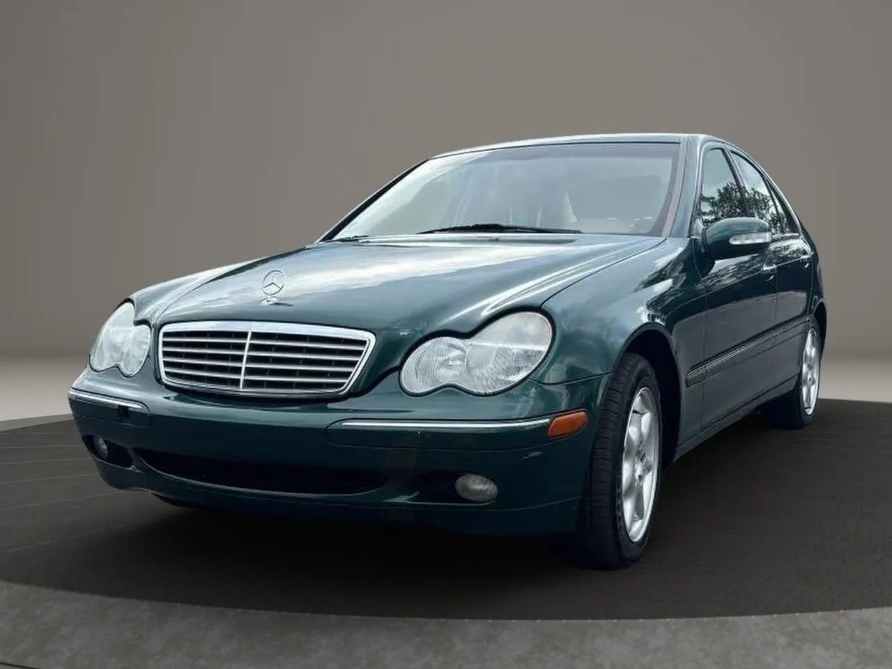 Used 2001 Mercedes-Benz C 240 Sedan image 3