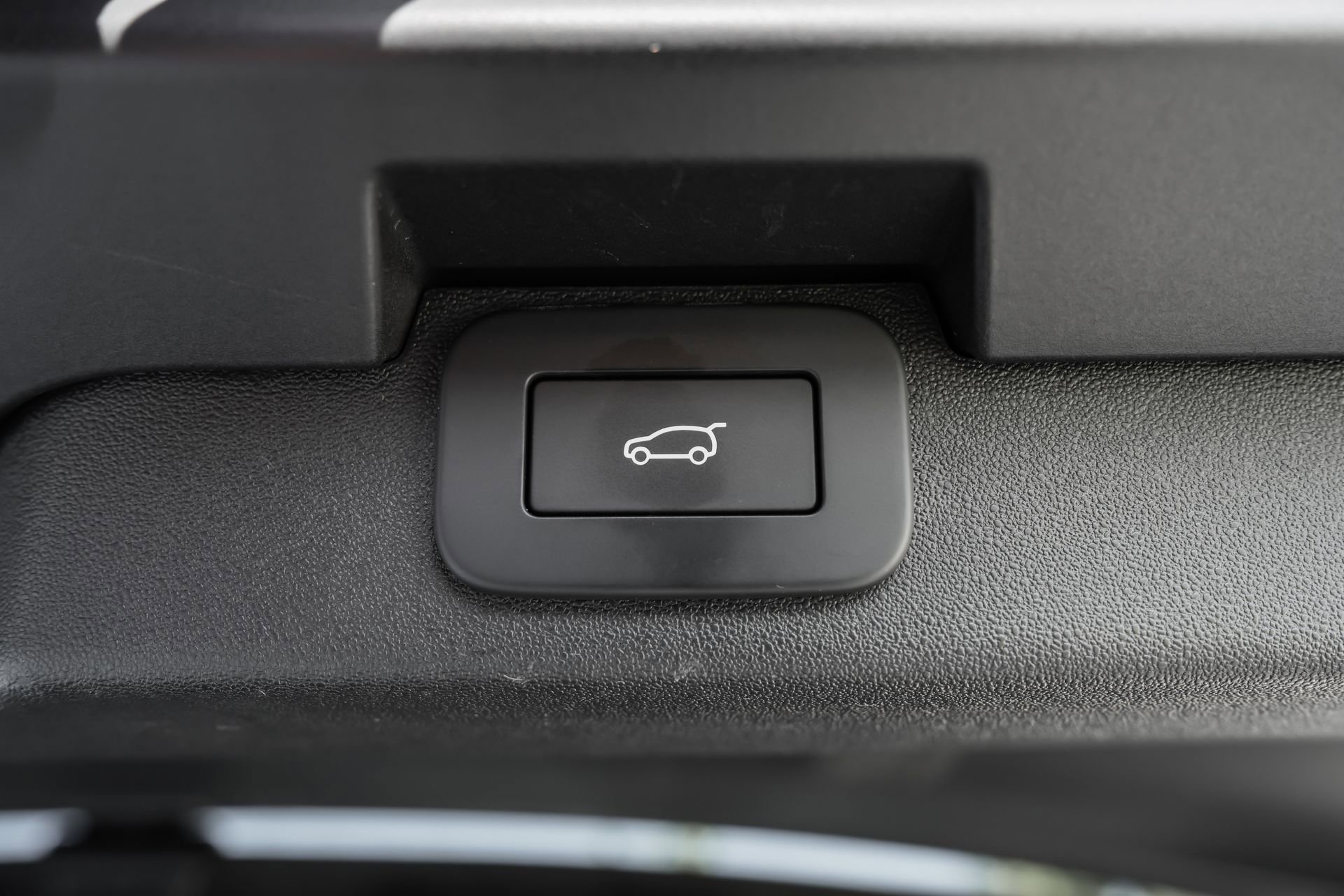 Used 2024 Land Rover Discovery Dynamic SE image 42