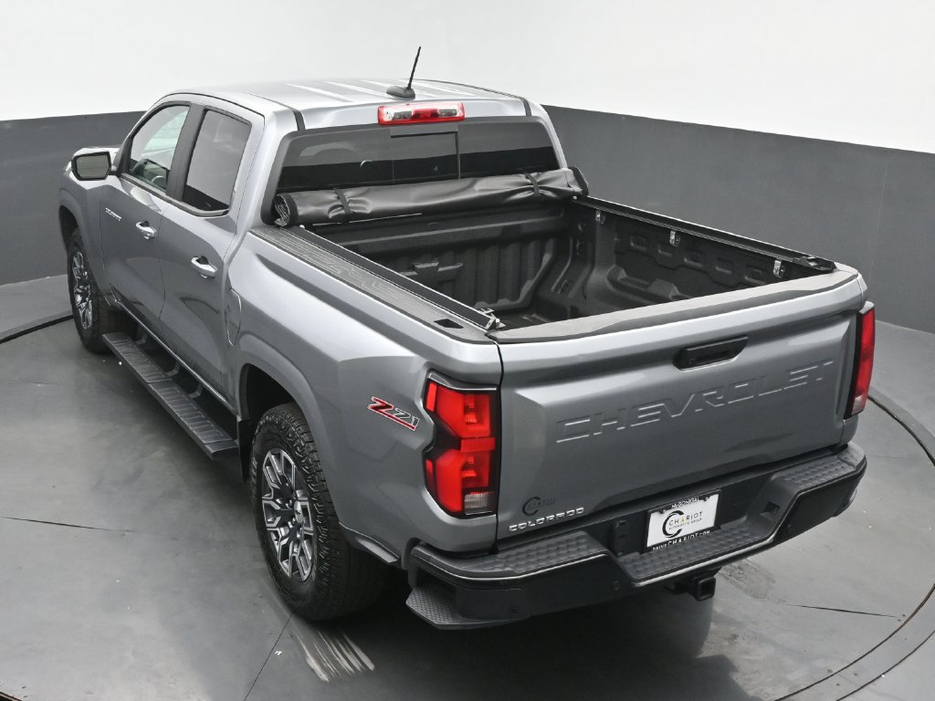 Used 2025 Chevrolet Colorado Z71 w/ Technology Package AWD/4WD image 44