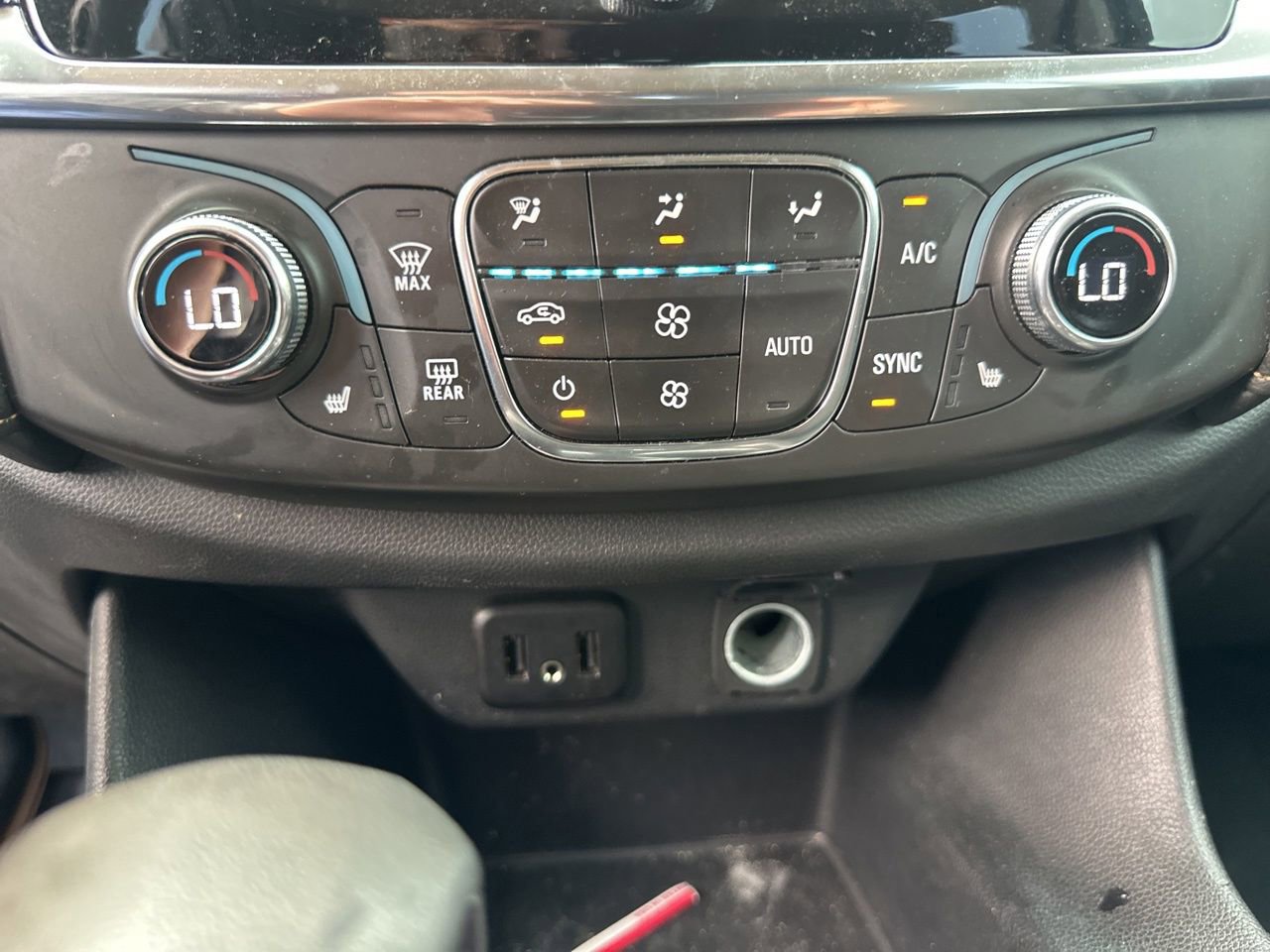 Used 2021 Chevrolet Traverse LT FWD image 25