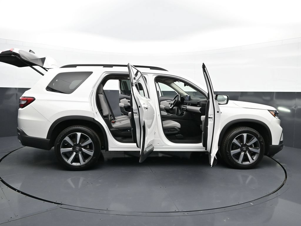 Used 2025 Honda Pilot Touring image 44