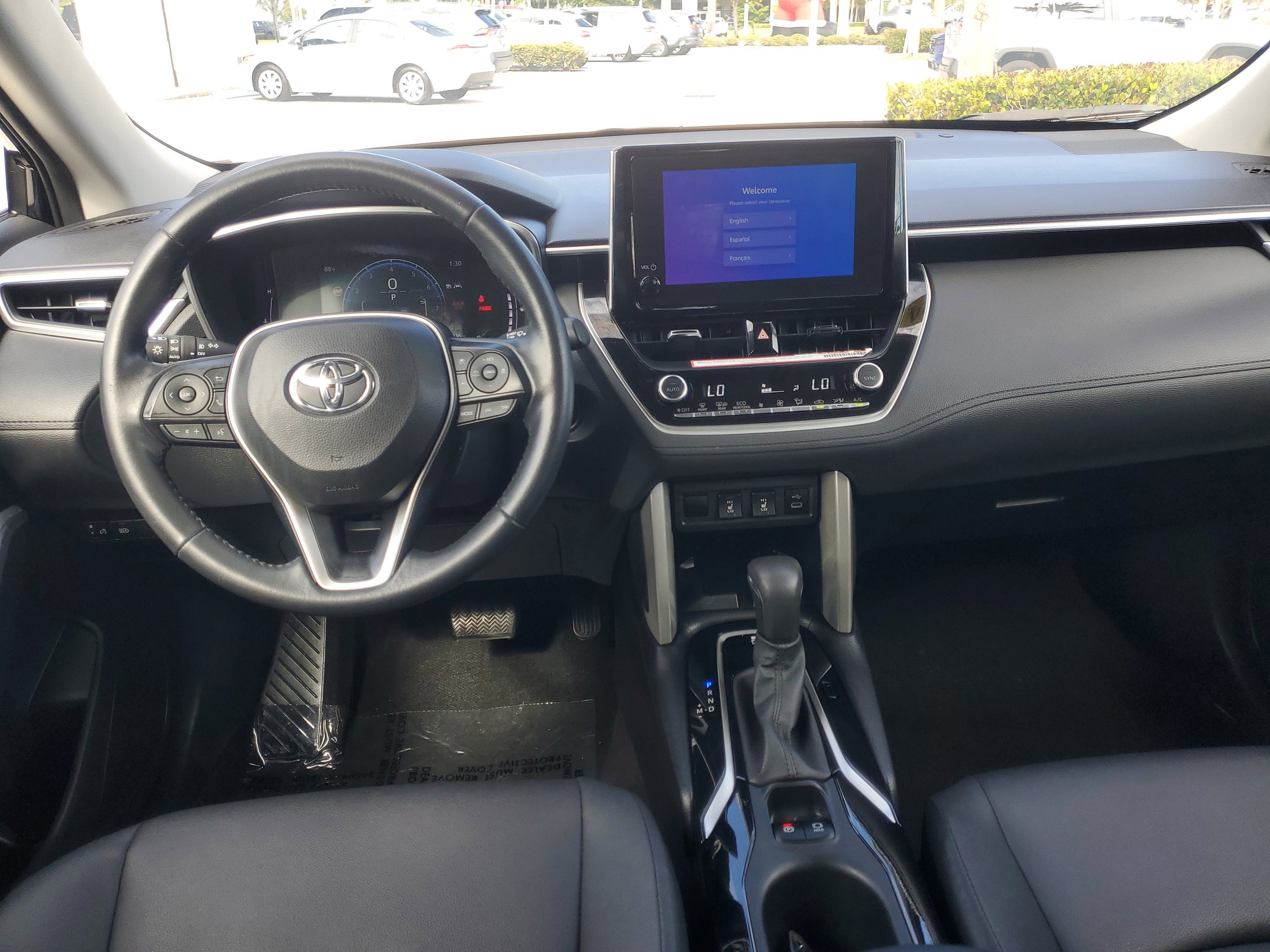 Used 2024 Toyota Corolla Cross XLE image 10