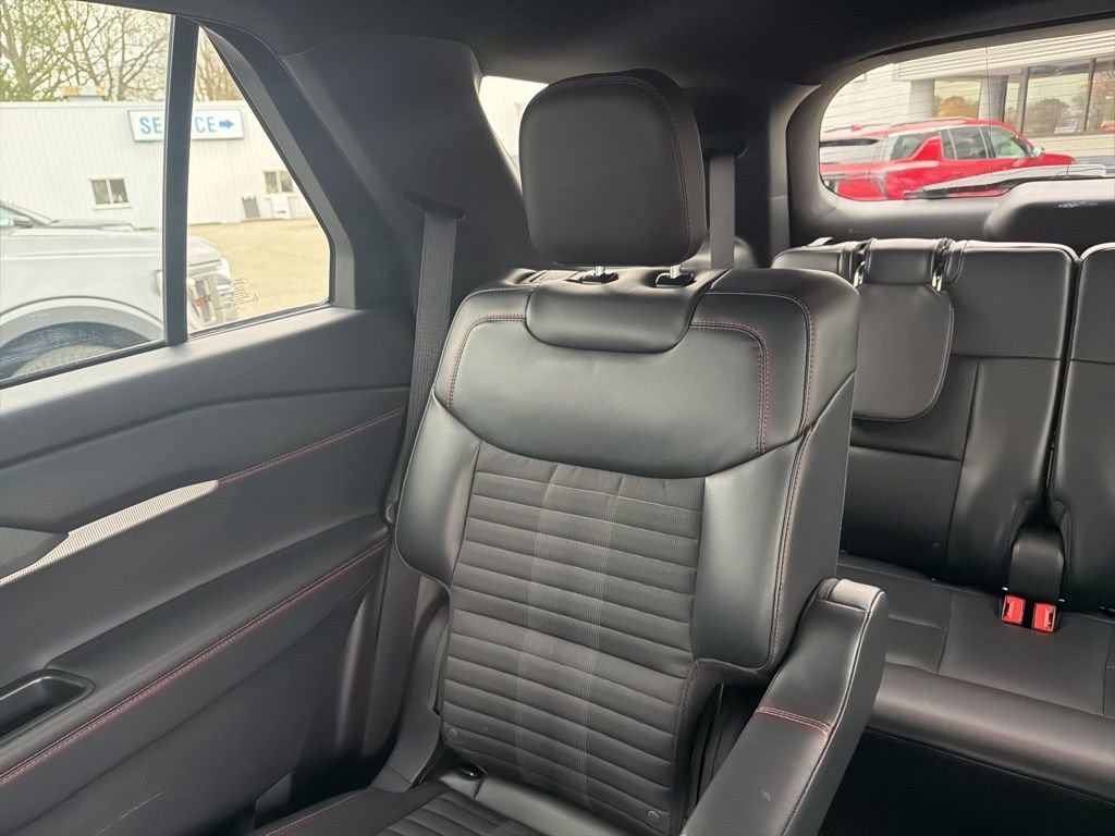 Used 2025 Ford Explorer ST-Line image 12