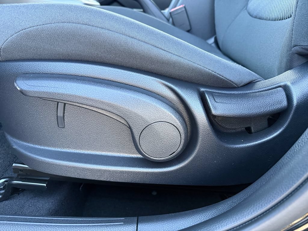New 2026 Kia Seltos LX FWD image 16