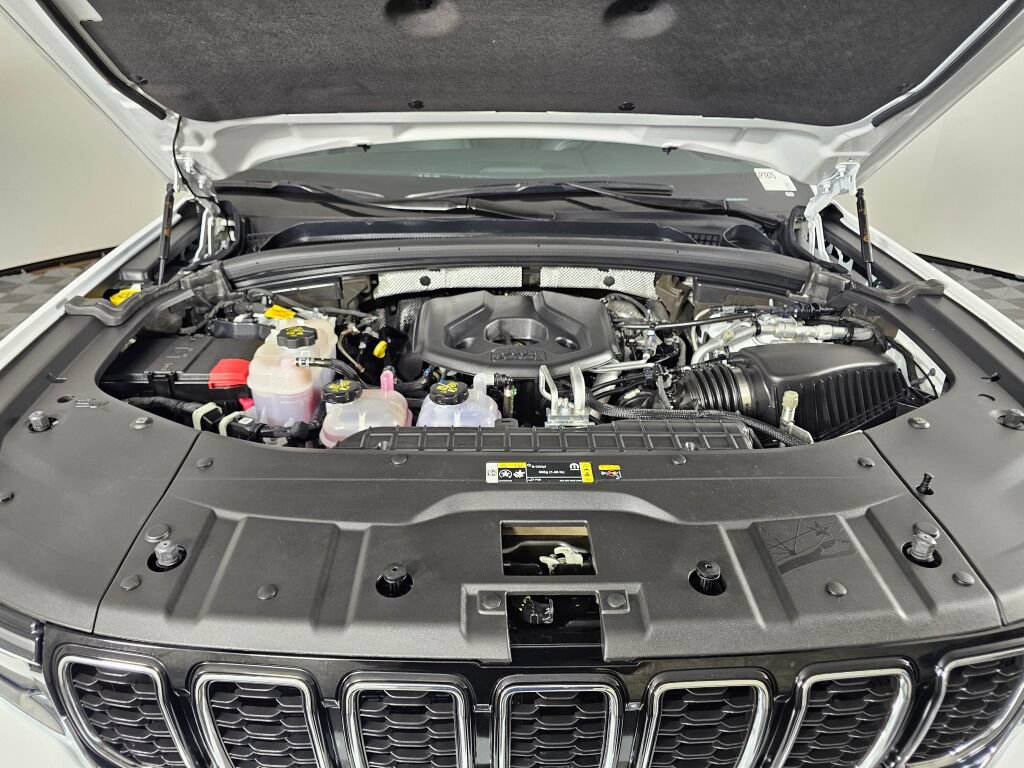 Used 2023 Jeep Grand Cherokee 4WD 4xe image 11