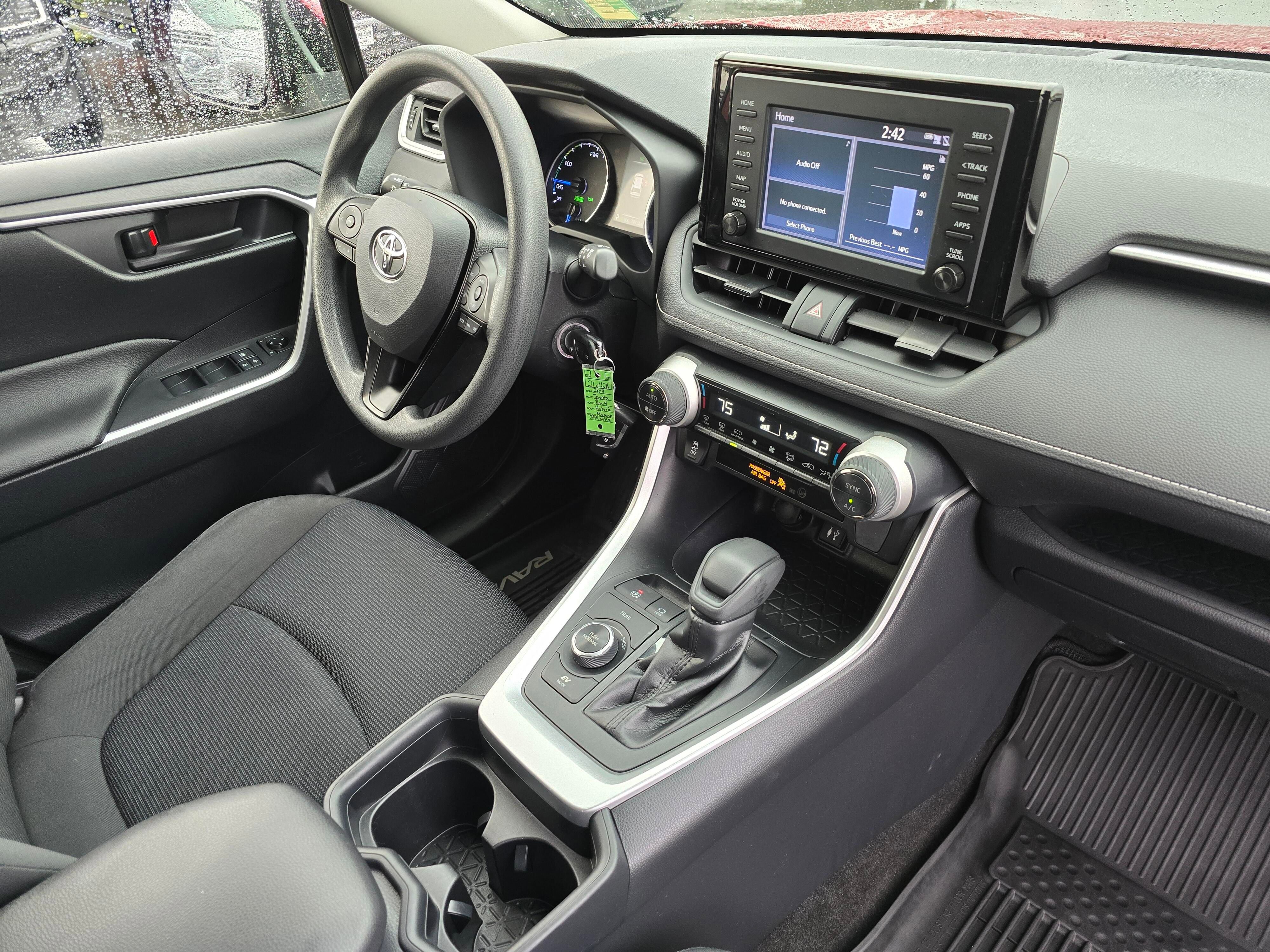 Used 2019 Toyota RAV4 LE image 30