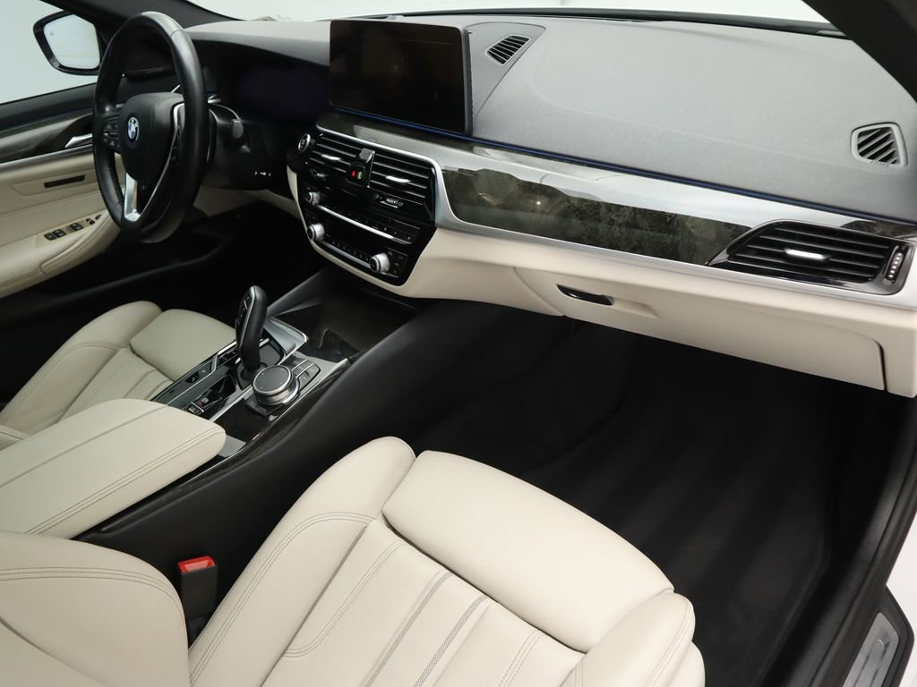 Certified 2023 BMW 530e w/ Premium Package image 18
