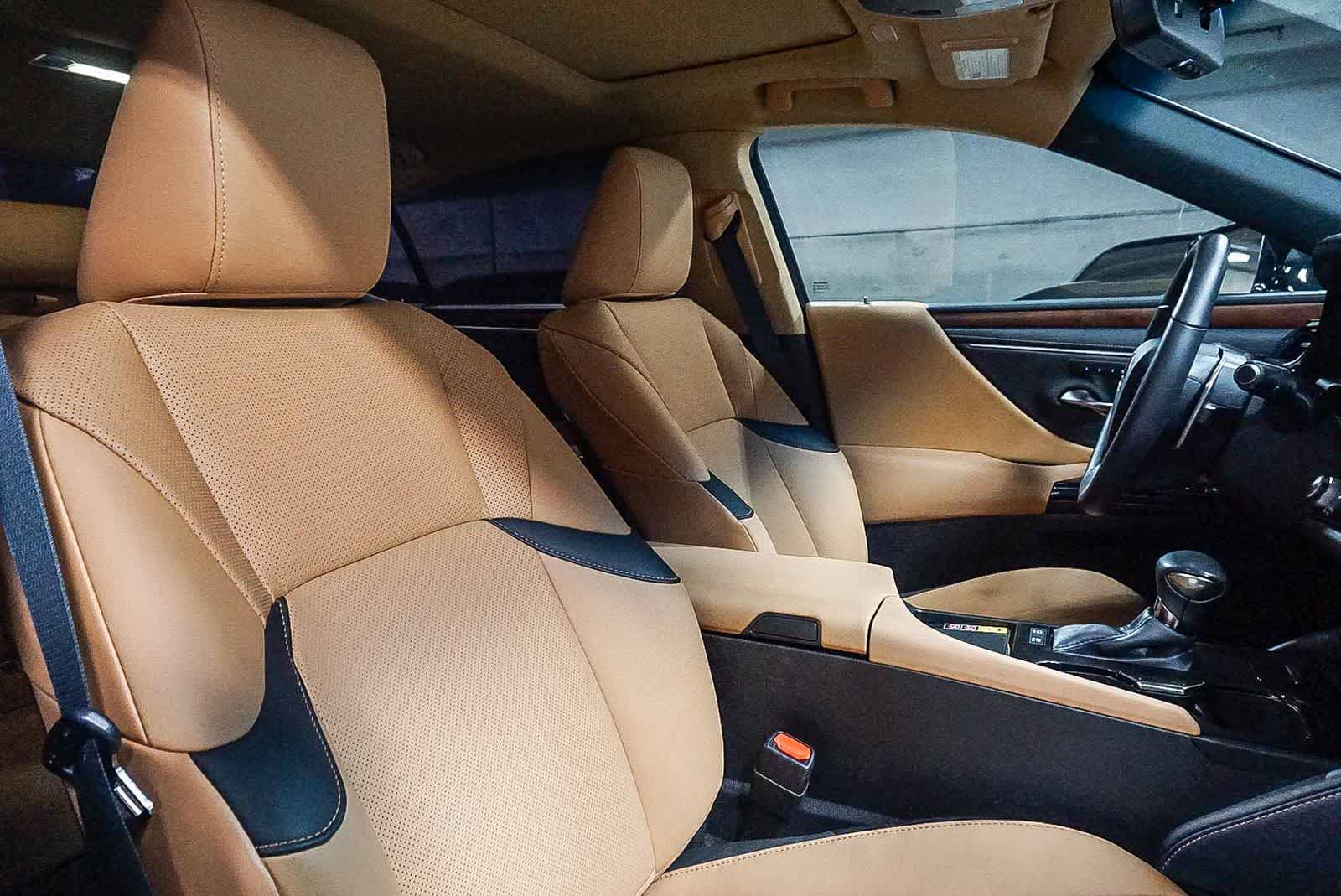 Used 2025 Lexus ES 300h w/ Premium Package image 17