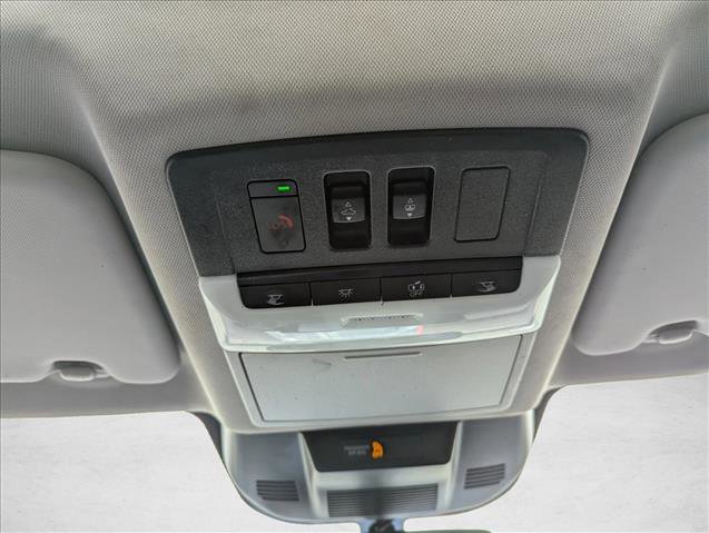 Used 2025 Nissan Rogue Platinum image 21