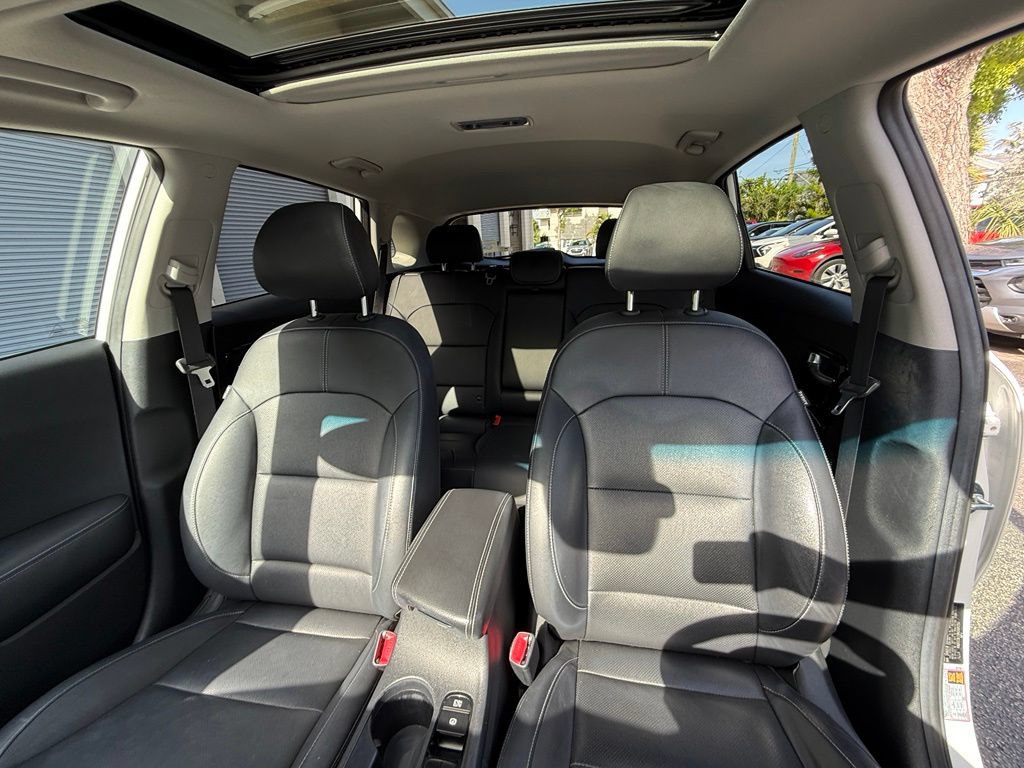 Certified 2022 Kia Niro Touring Special Edition FWD image 9