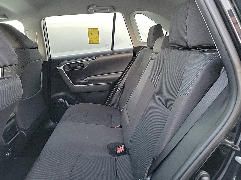 Used 2020 Toyota RAV4 LE FWD image 9