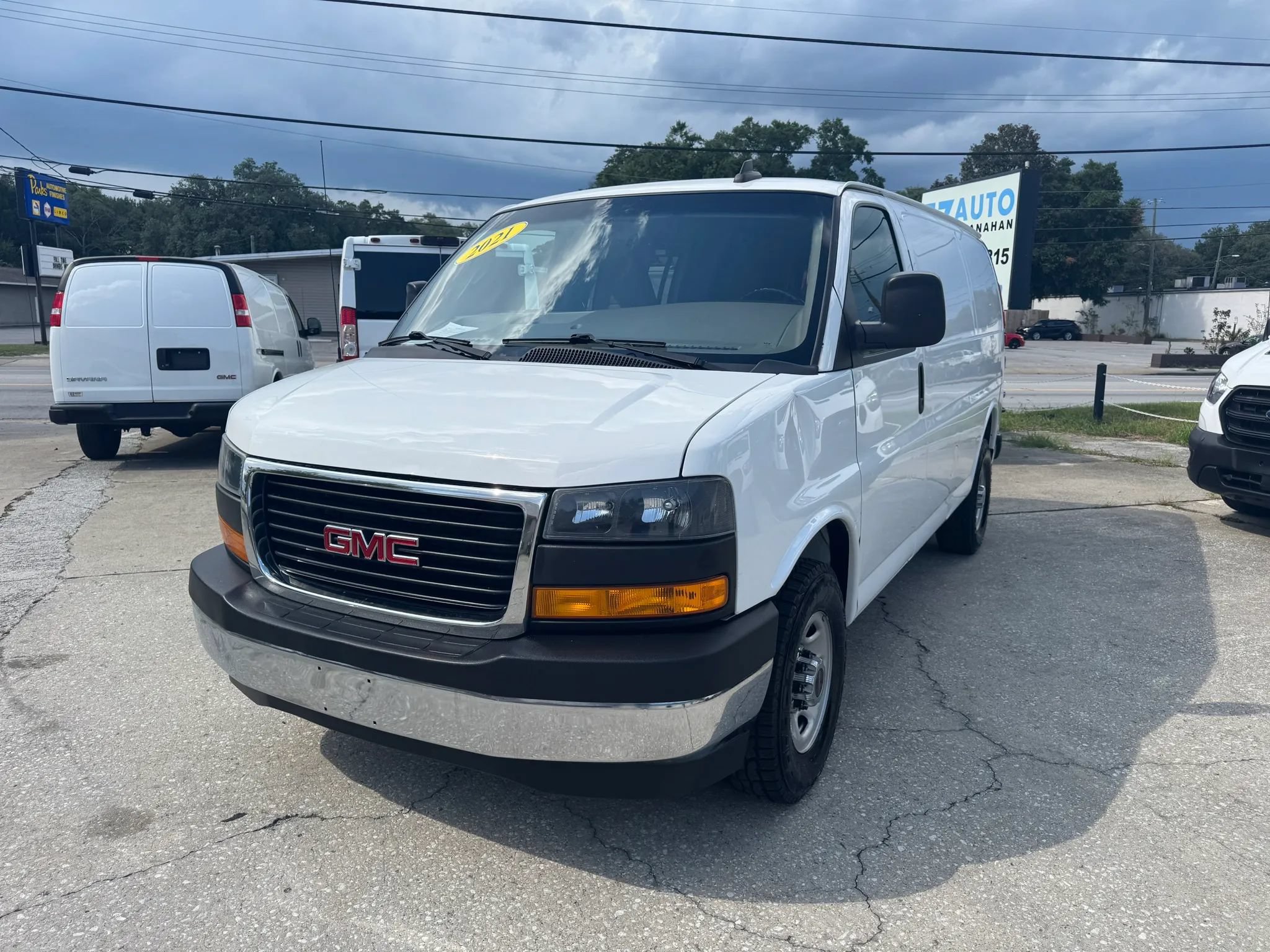 Used 2021 GMC Savana 2500 w/ Driver Convenience Package RWD image 4