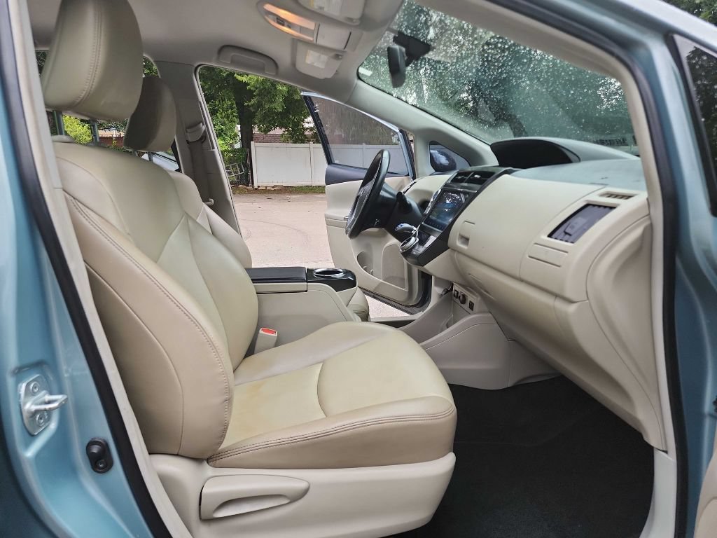 Used 2015 Toyota Prius V Four FWD image 30