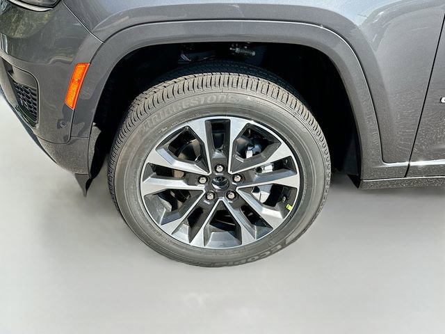 New 2025 Jeep Grand Cherokee Overland w/ Luxury Tech Group IV AWD/4WD image 32