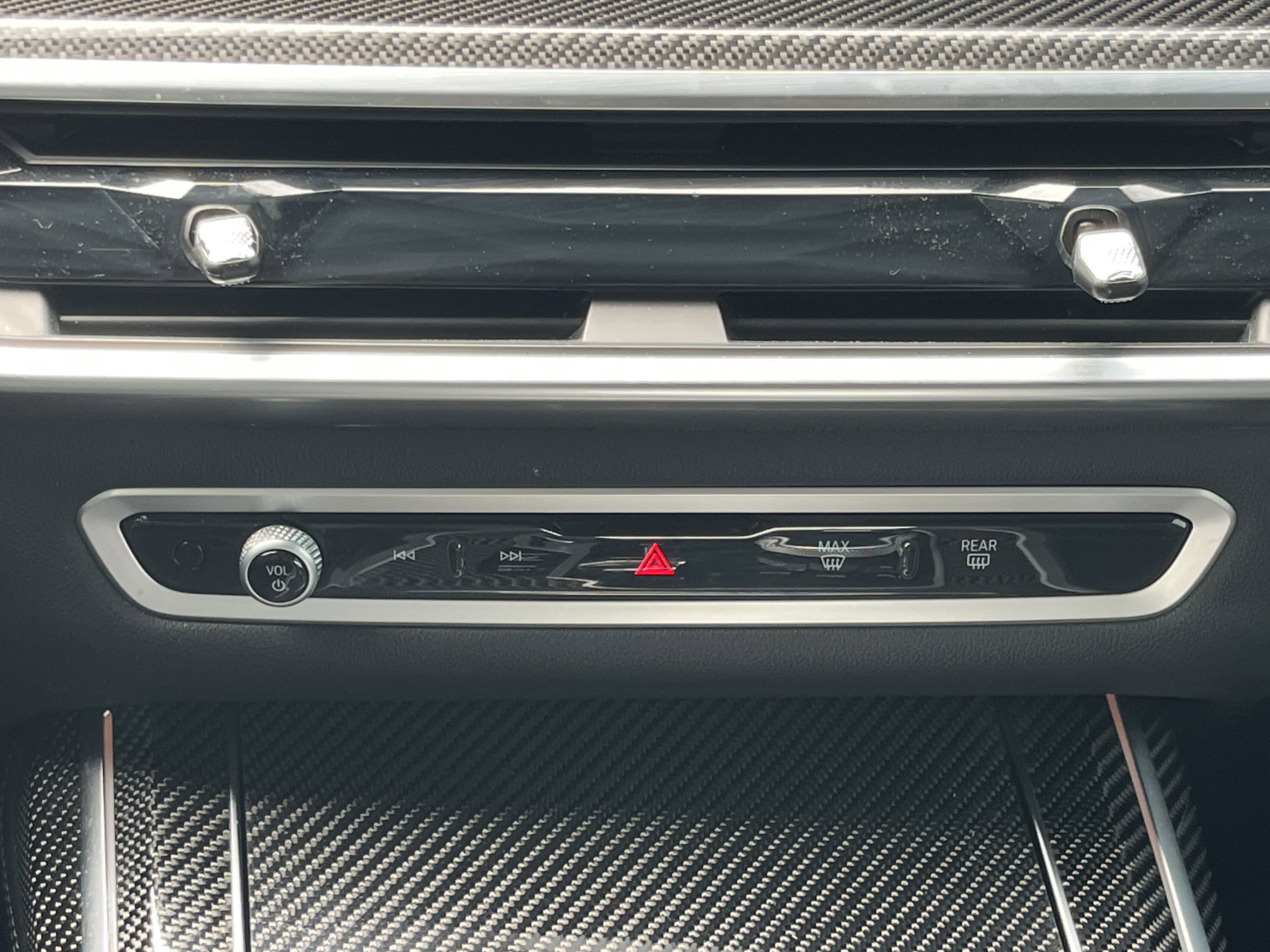 Used 2025 BMW X7 M60i w/ Executive Package image 6