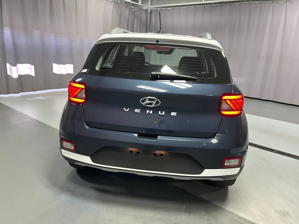 Used 2023 Hyundai Venue Limited FWD image 6