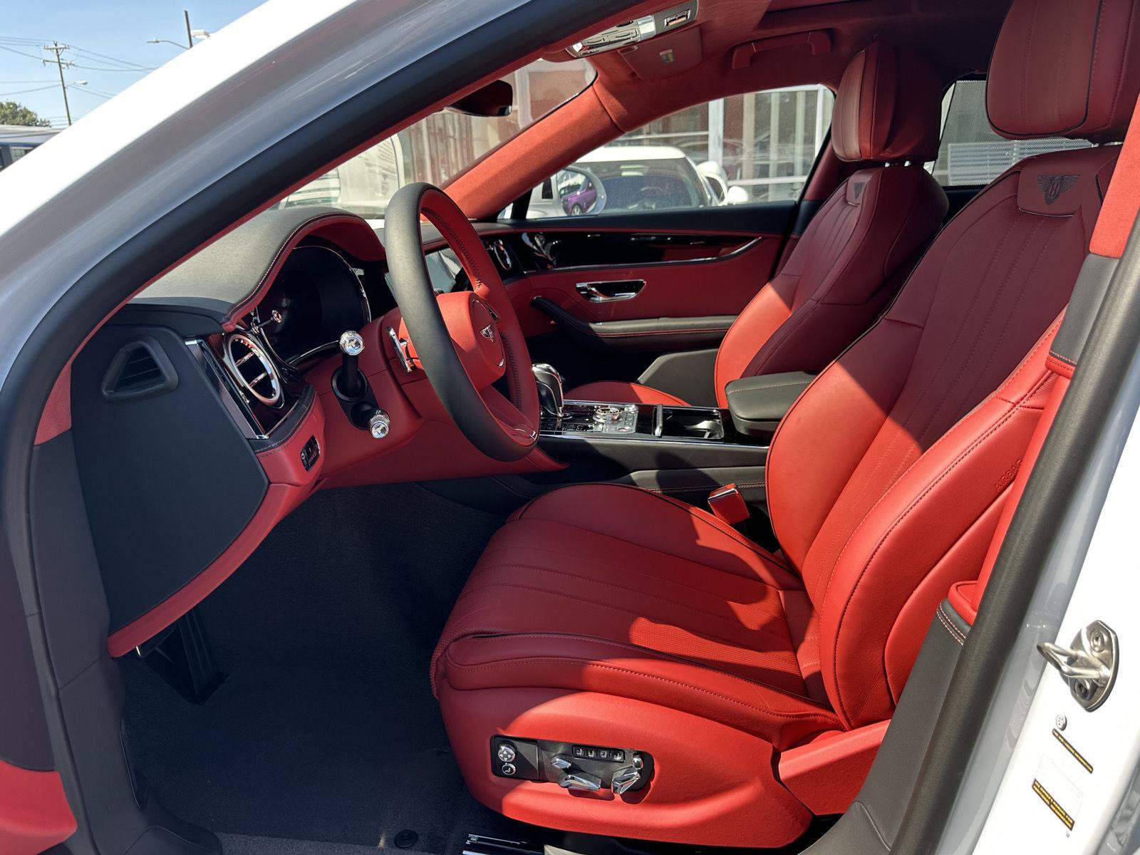 New 2026 Bentley Flying Spur V8 AWD/4WD image 9