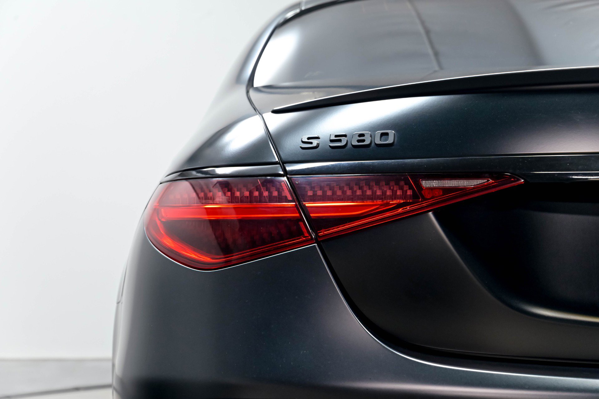 Used 2022 Mercedes-Benz S 580 4MATIC Sedan w/ AMG Line Package image 57