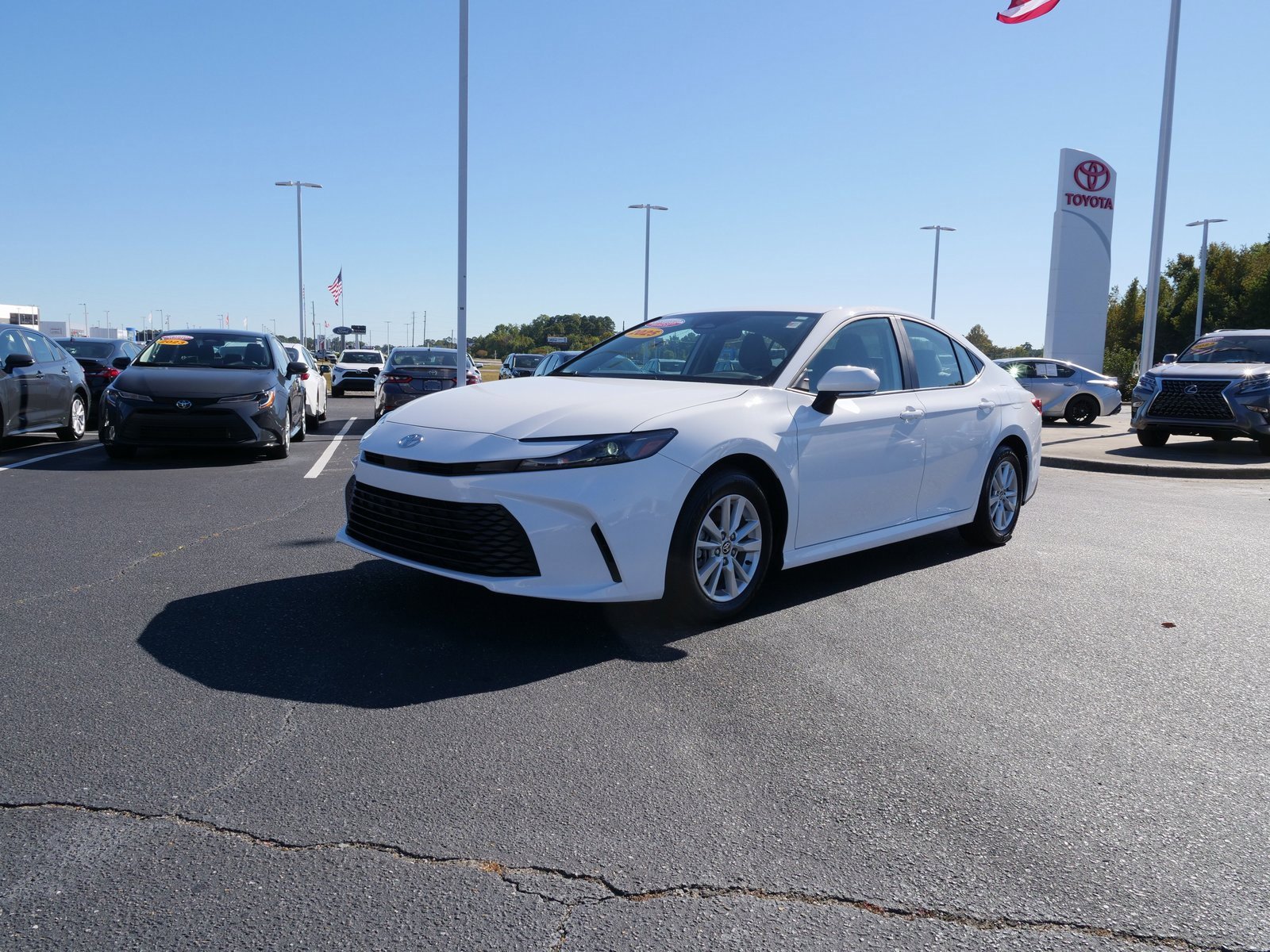 Used 2025 Toyota Camry LE image 7
