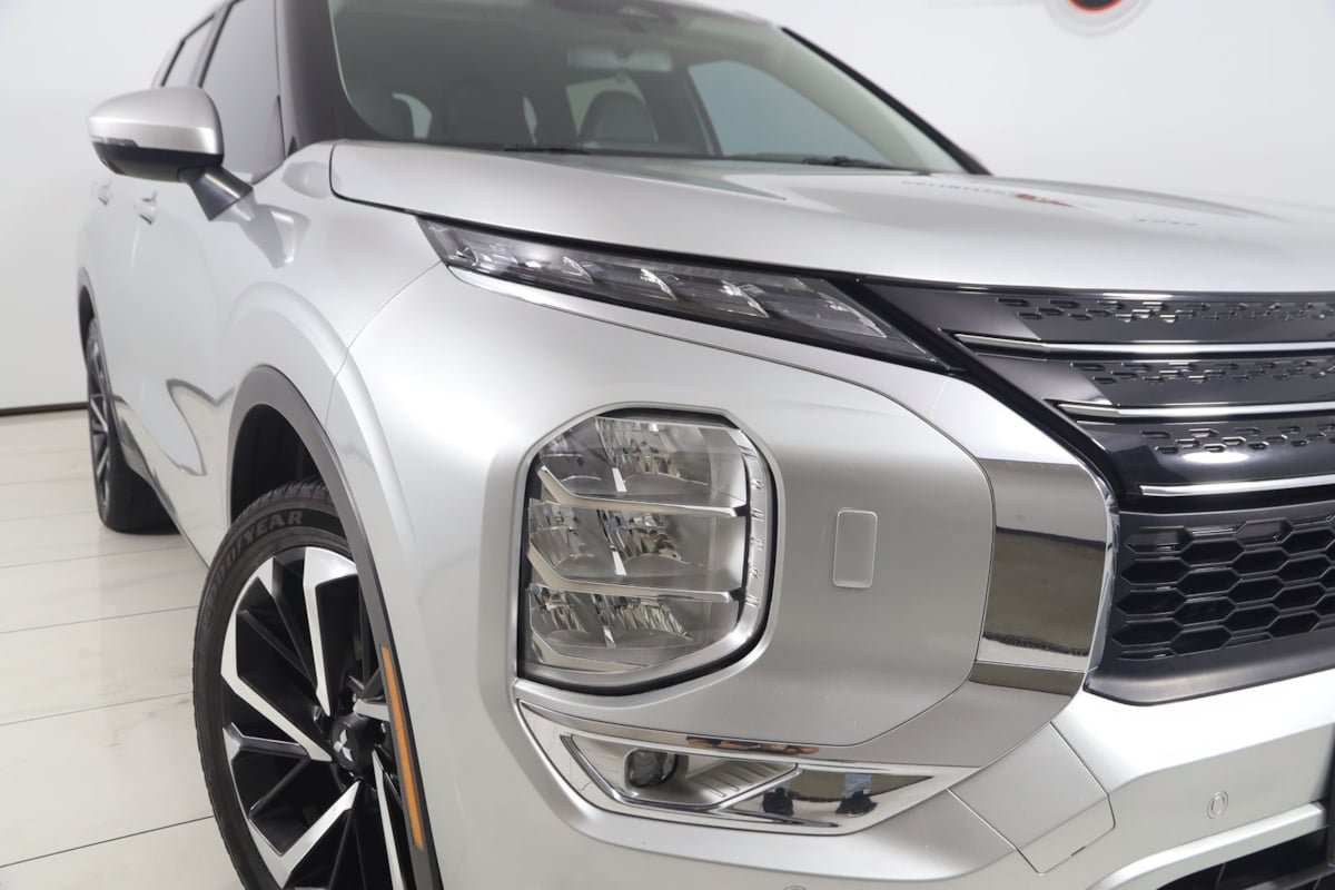 Used 2024 Mitsubishi Outlander SE AWD/4WD image 19