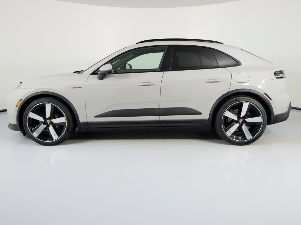 New 2026 Porsche Macan 4 Electric image 2
