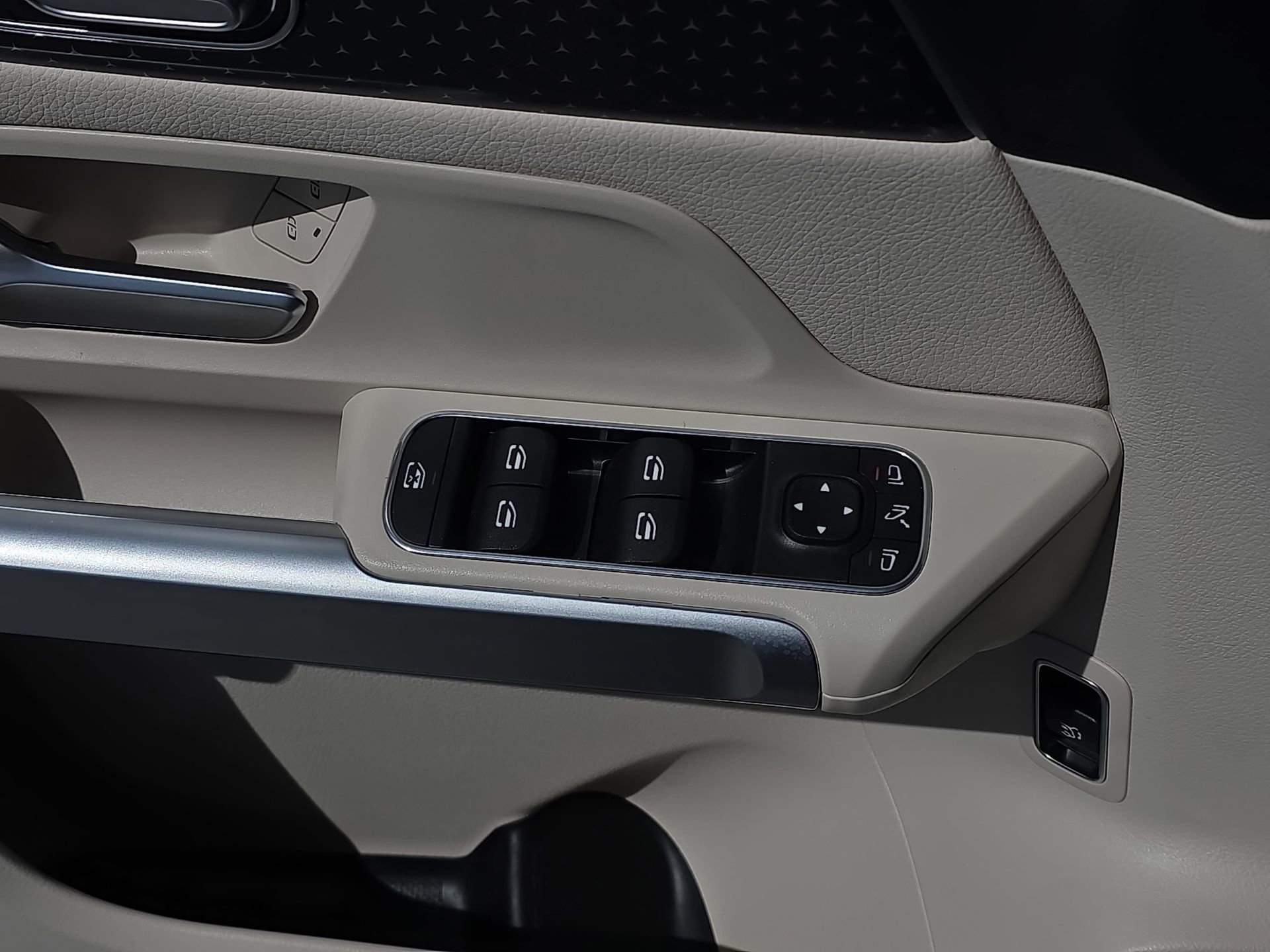 Certified 2025 Mercedes-Benz GLB 250 image 27