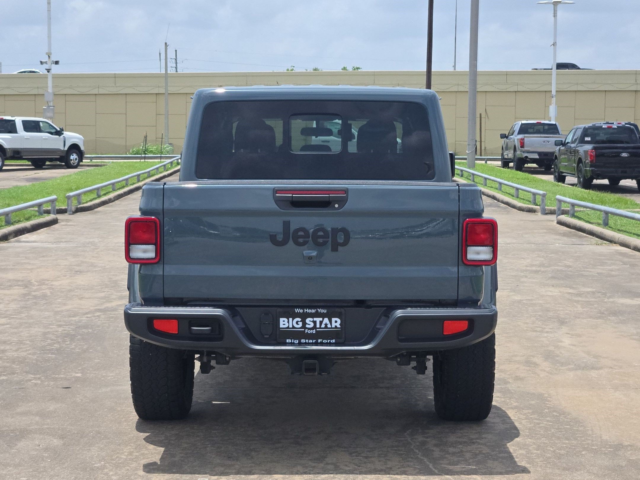 Used 2024 Jeep Gladiator Sport AWD/4WD image 6