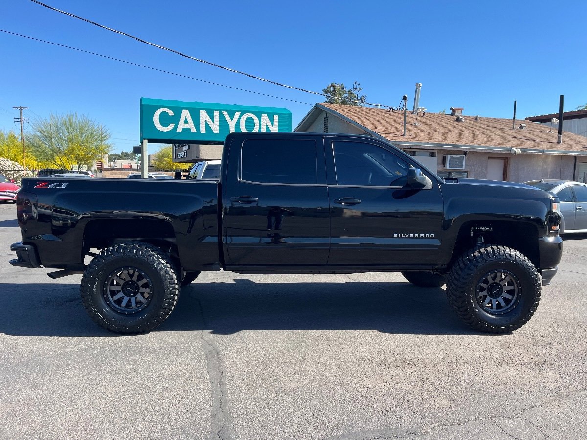 Used 2018 Chevrolet Silverado 1500 LT w/ All Star Edition AWD/4WD image 3