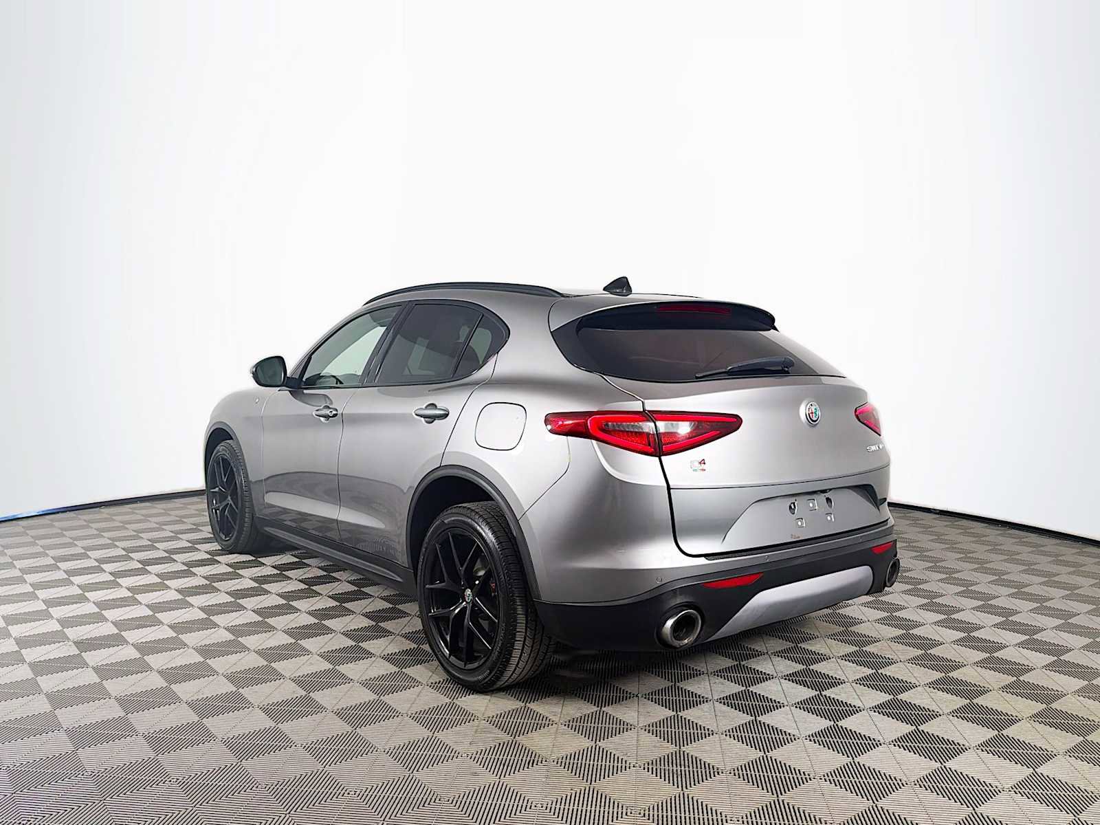 Used 2019 Alfa Romeo Stelvio Sport w/ Quick Order Package 22J Sport AWD/4WD image 7