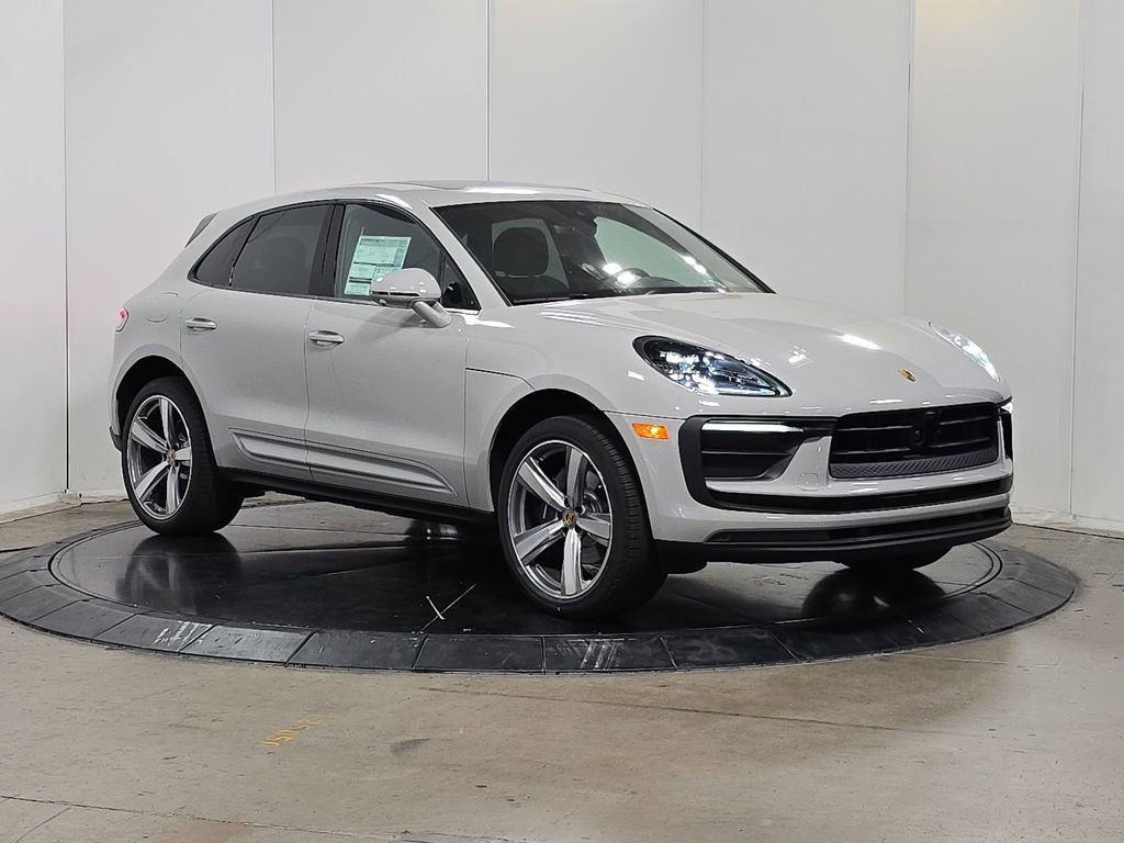 Used 2025 Porsche Macan image 3