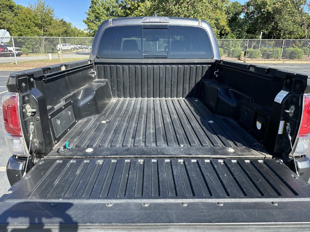 Used 2017 Toyota Tacoma Limited w/ Tow Package AWD/4WD image 12