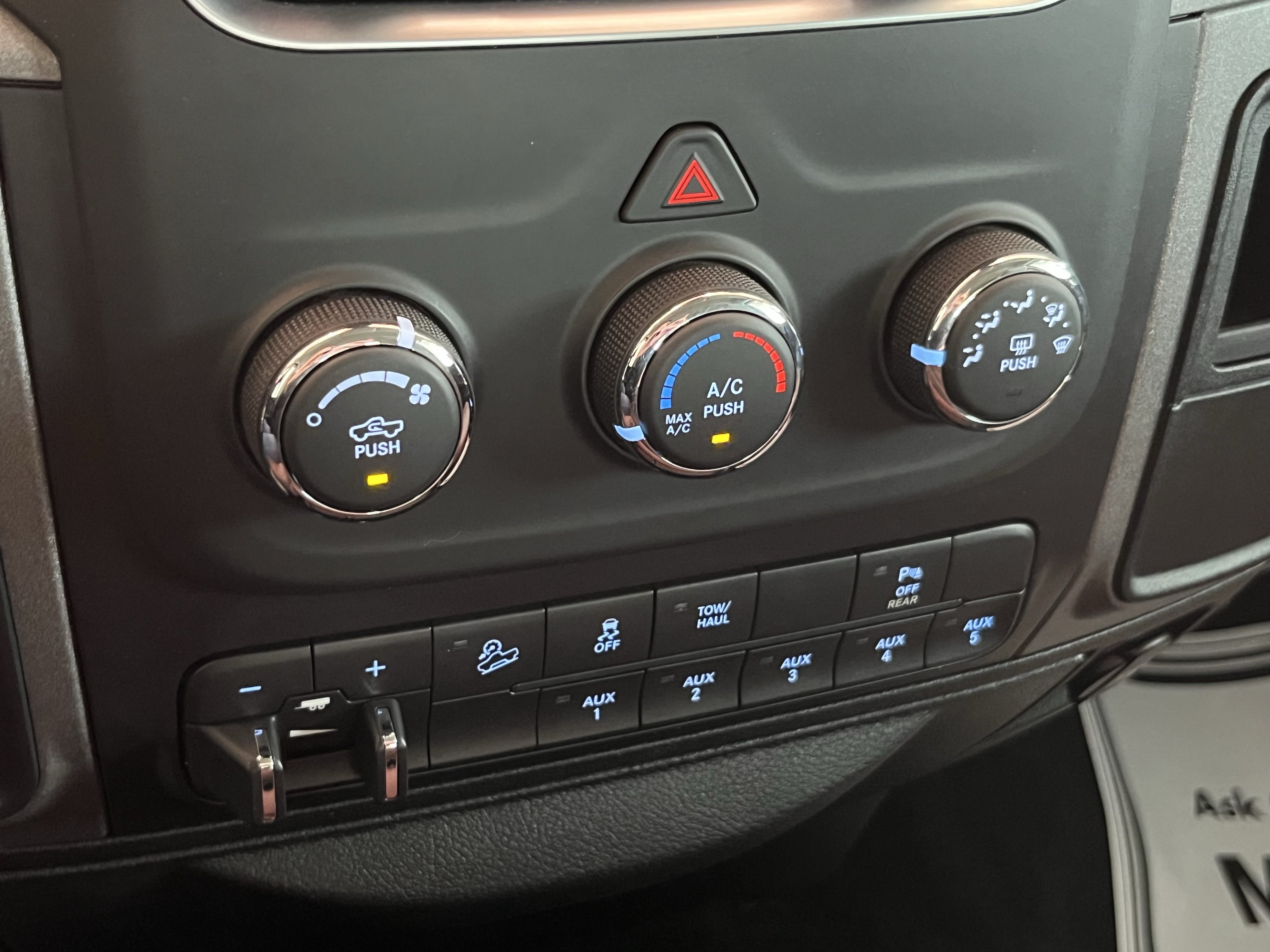 Used 2017 RAM 2500 Tradesman w/ Chrome Appearance Group AWD/4WD image 27
