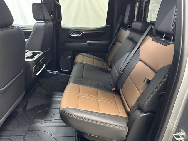Used 2024 Chevrolet Silverado 1500 High Country w/ Technology Package AWD/4WD image 13