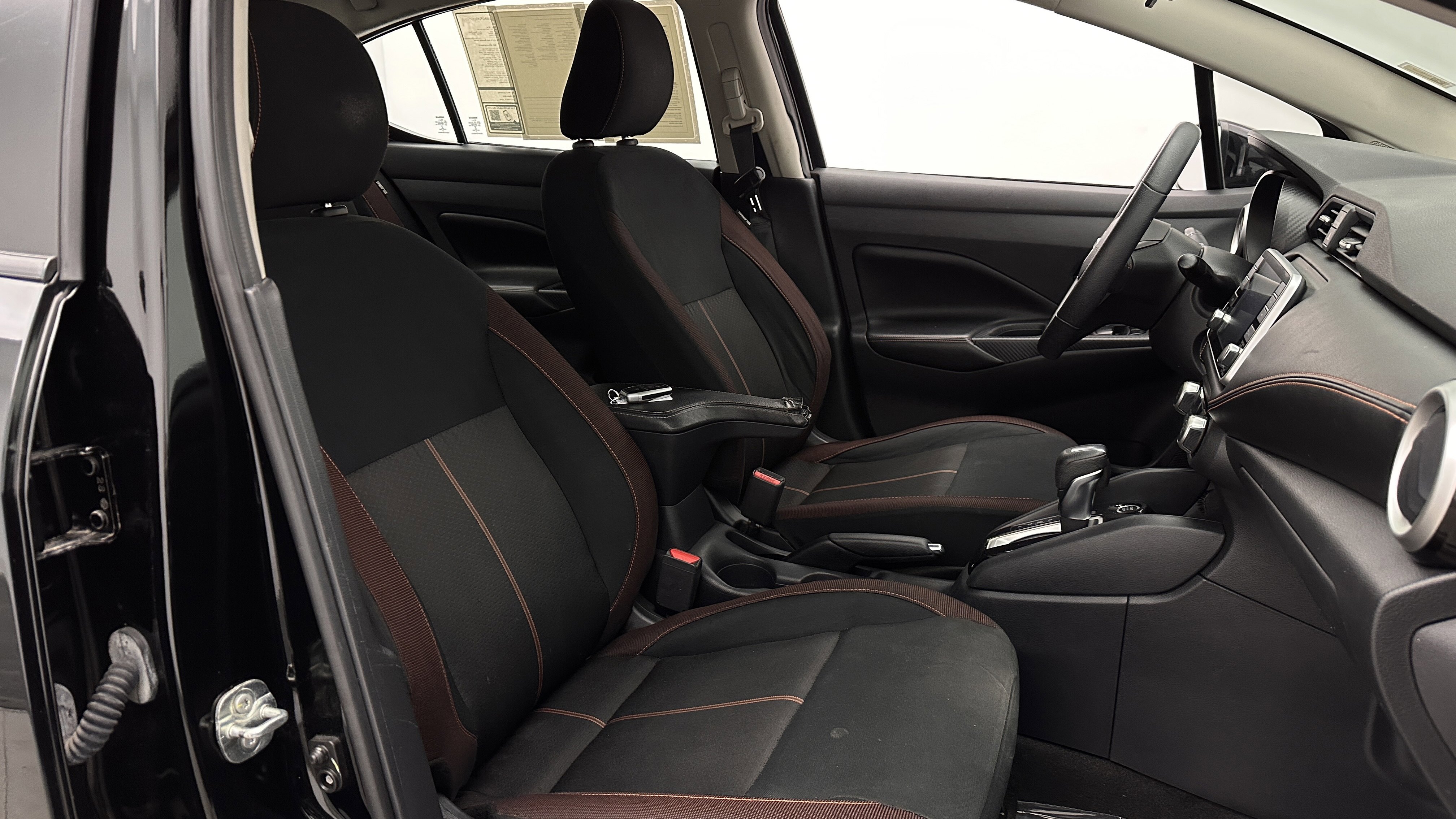 Used 2022 Nissan Versa SR w/ Convenience Package FWD image 33