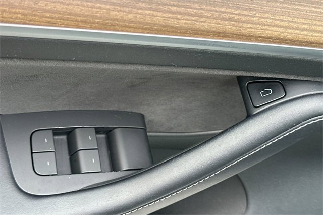 Used 2023 Tesla Model 3 Standard Range image 12