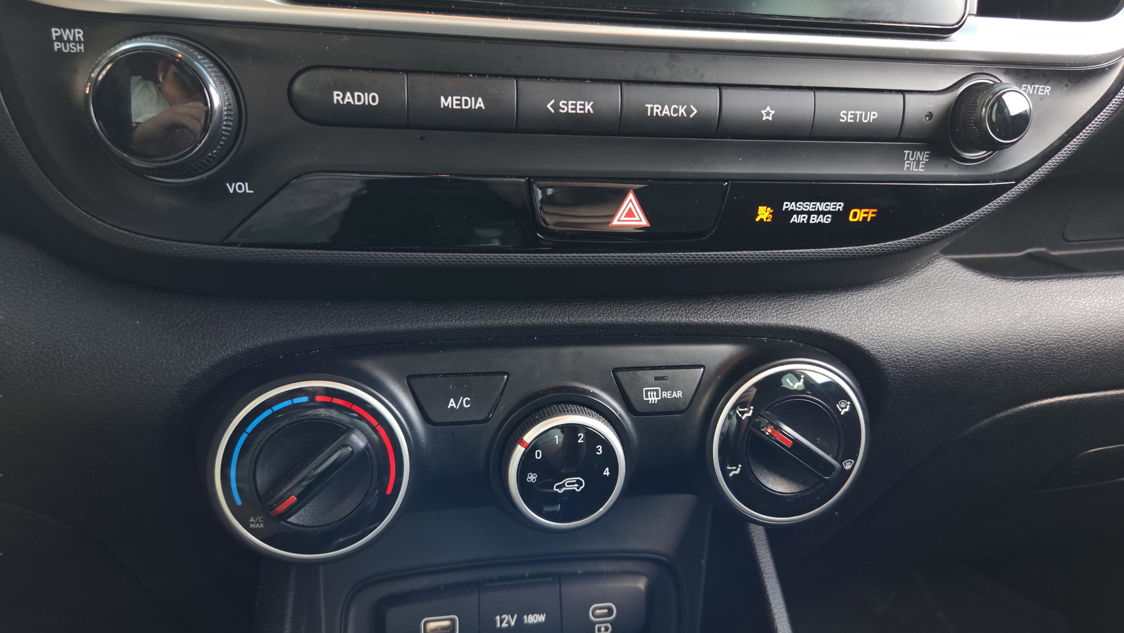 Used 2024 Hyundai Venue SE image 23