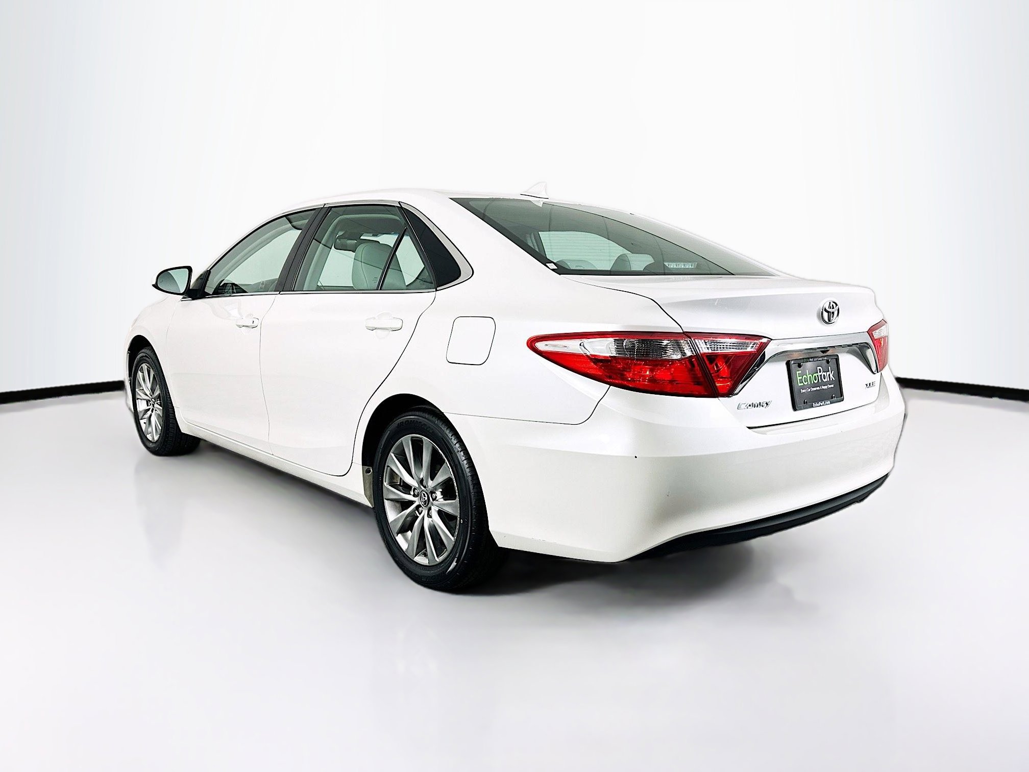 Used 2017 Toyota Camry XLE image 5