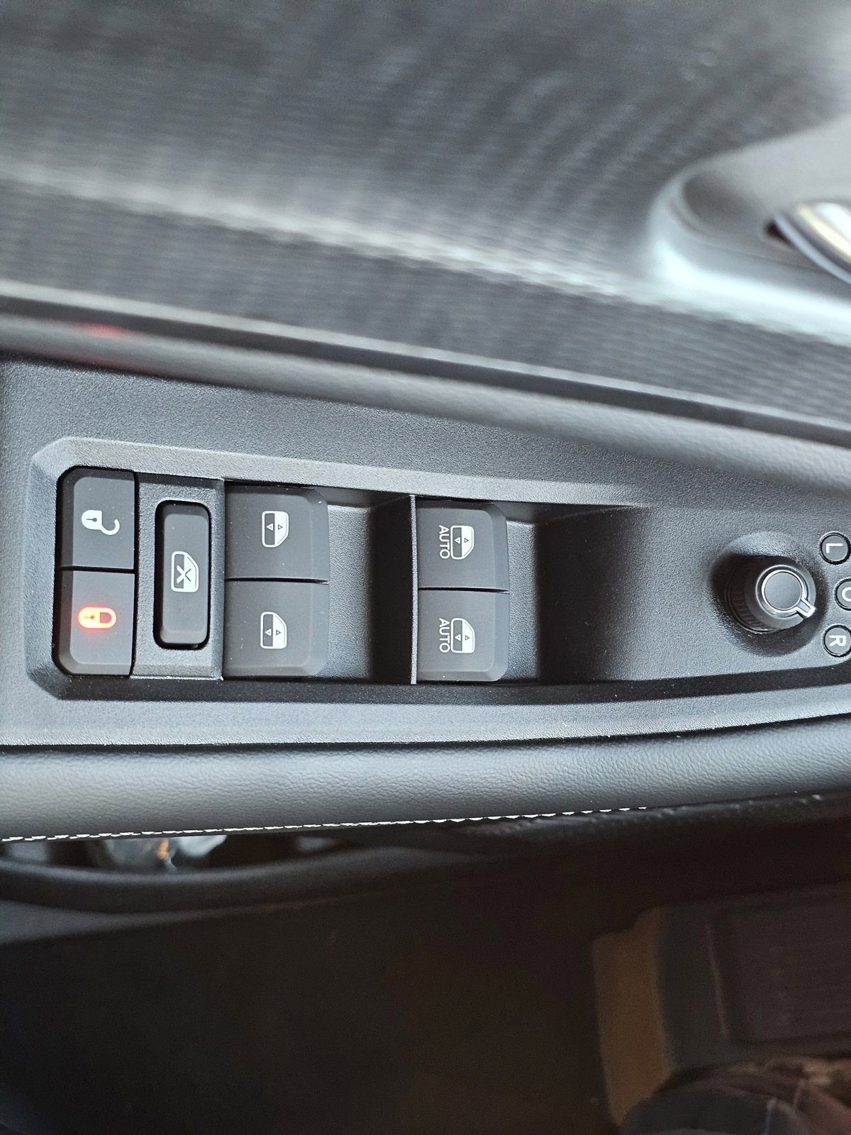 New 2025 Jeep Grand Cherokee L Laredo image 17