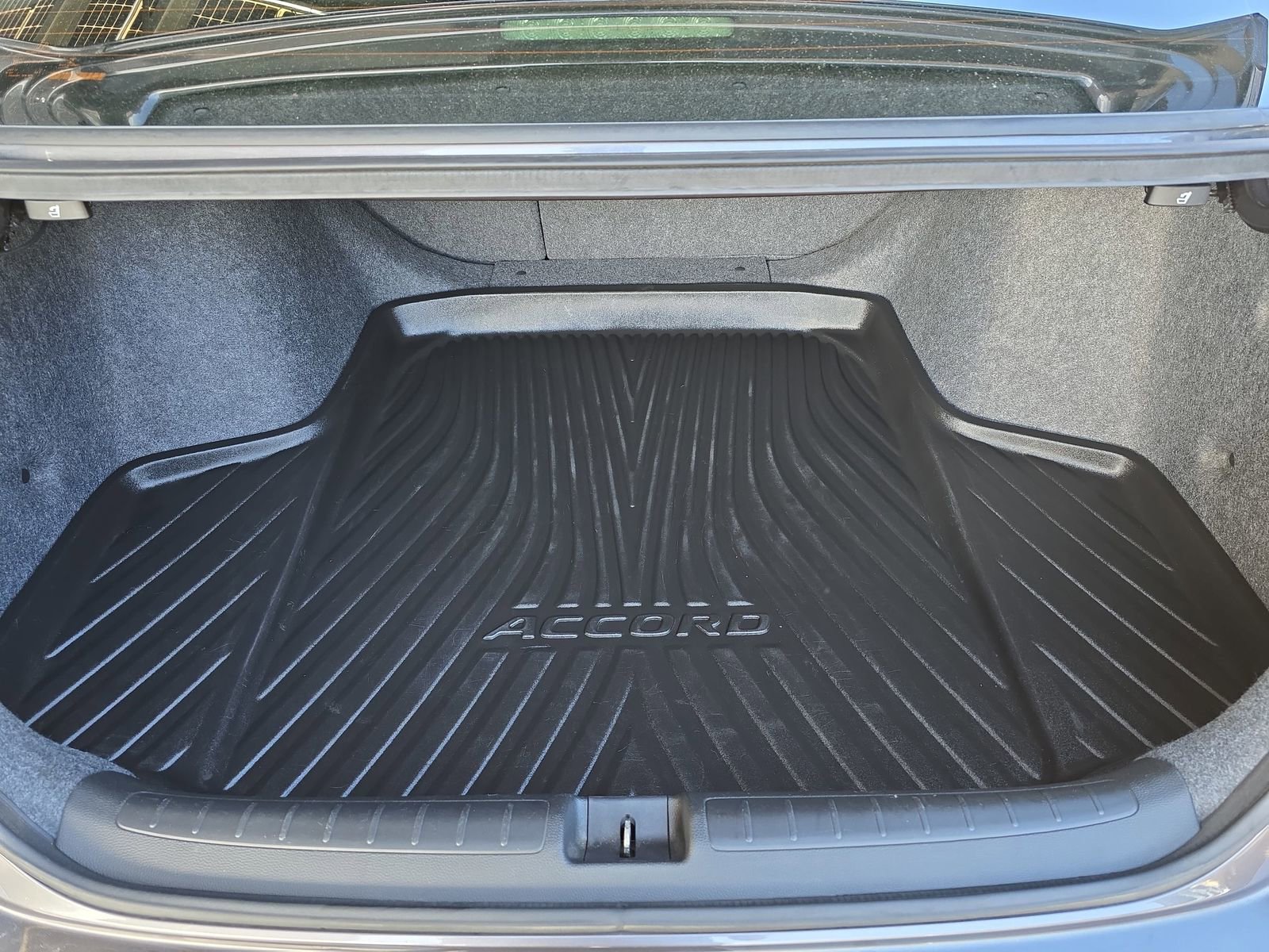 Used 2018 Honda Accord Touring image 14