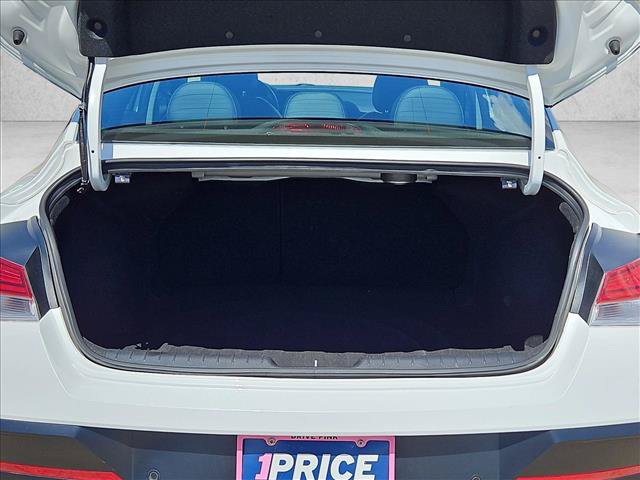 Used 2024 Hyundai Elantra Limited FWD image 6