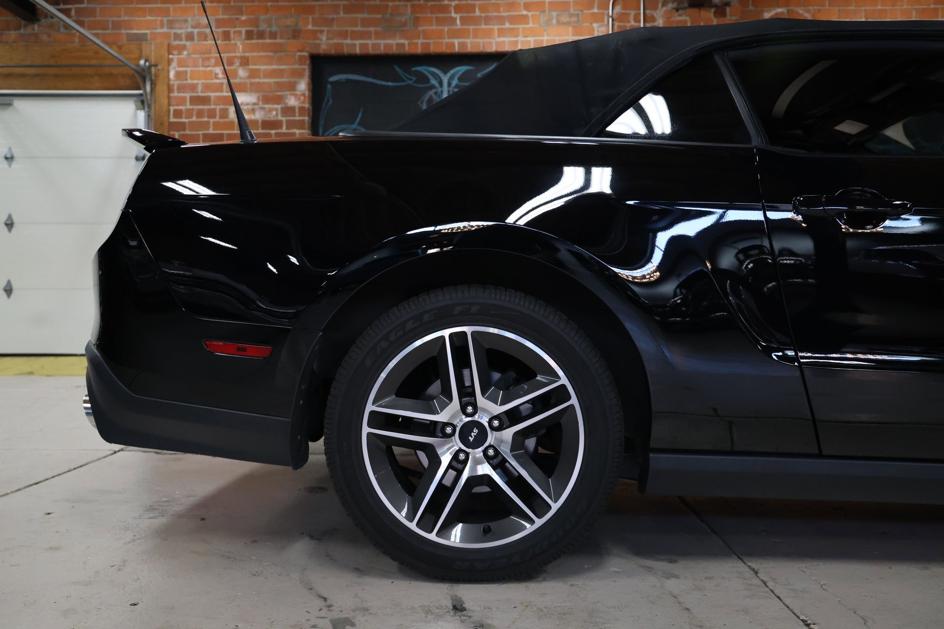 Used 2010 Ford Mustang Shelby GT500 image 22