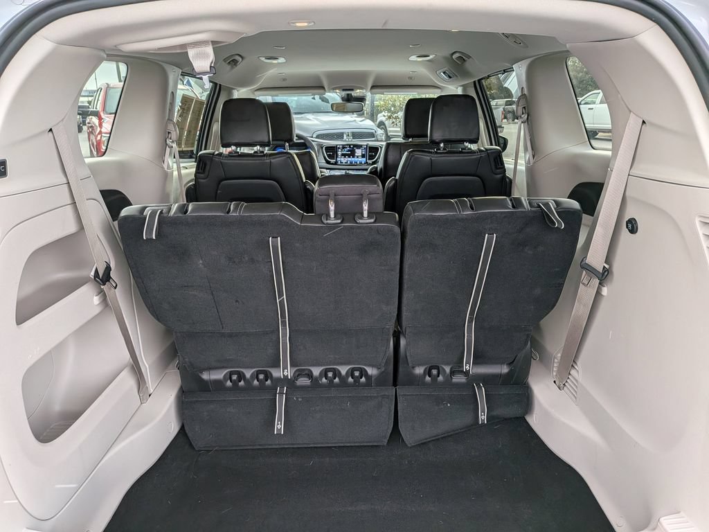 Used 2024 Chrysler Pacifica Touring-L FWD image 13