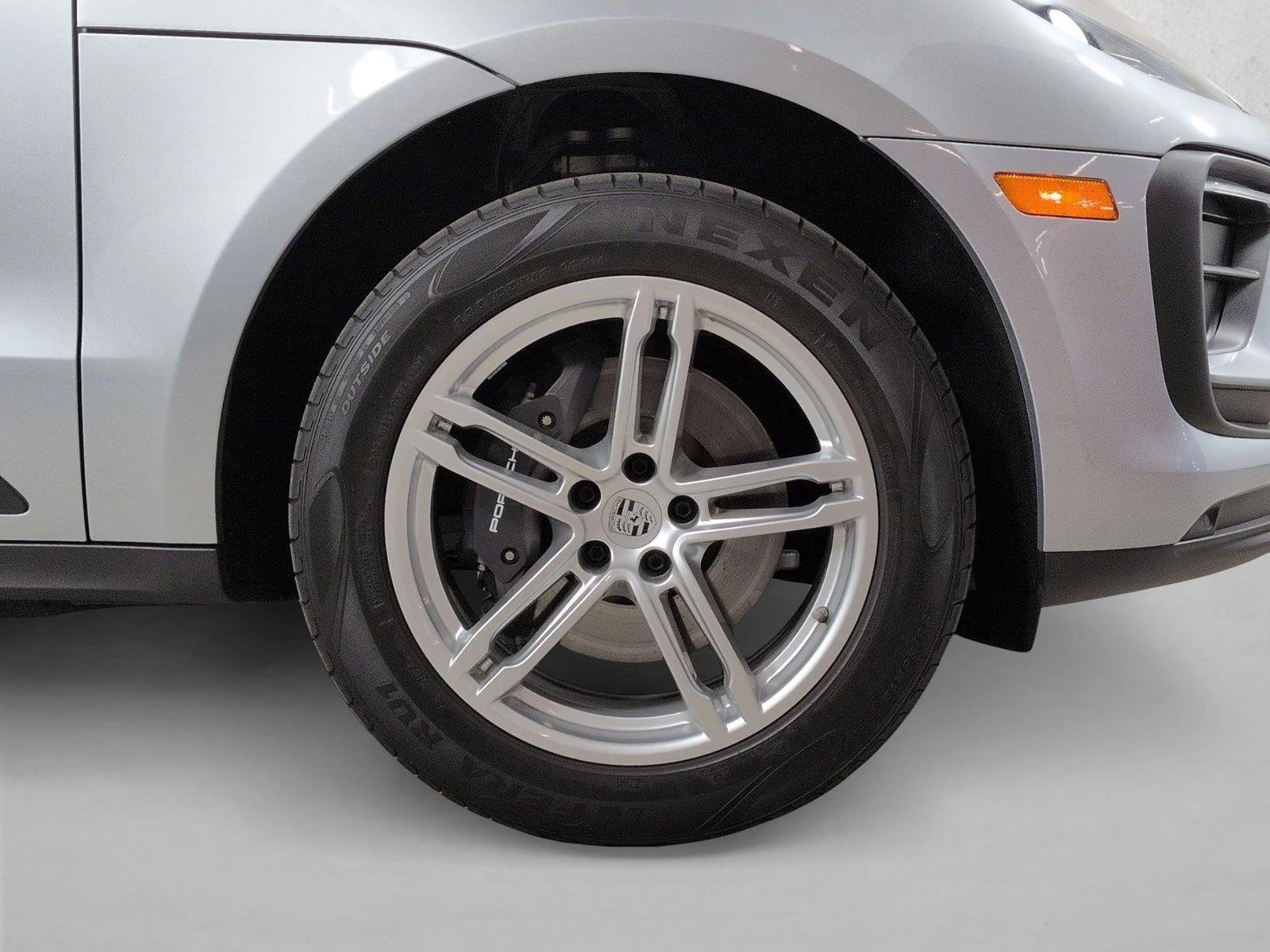 Certified 2025 Porsche Macan AWD/4WD image 13
