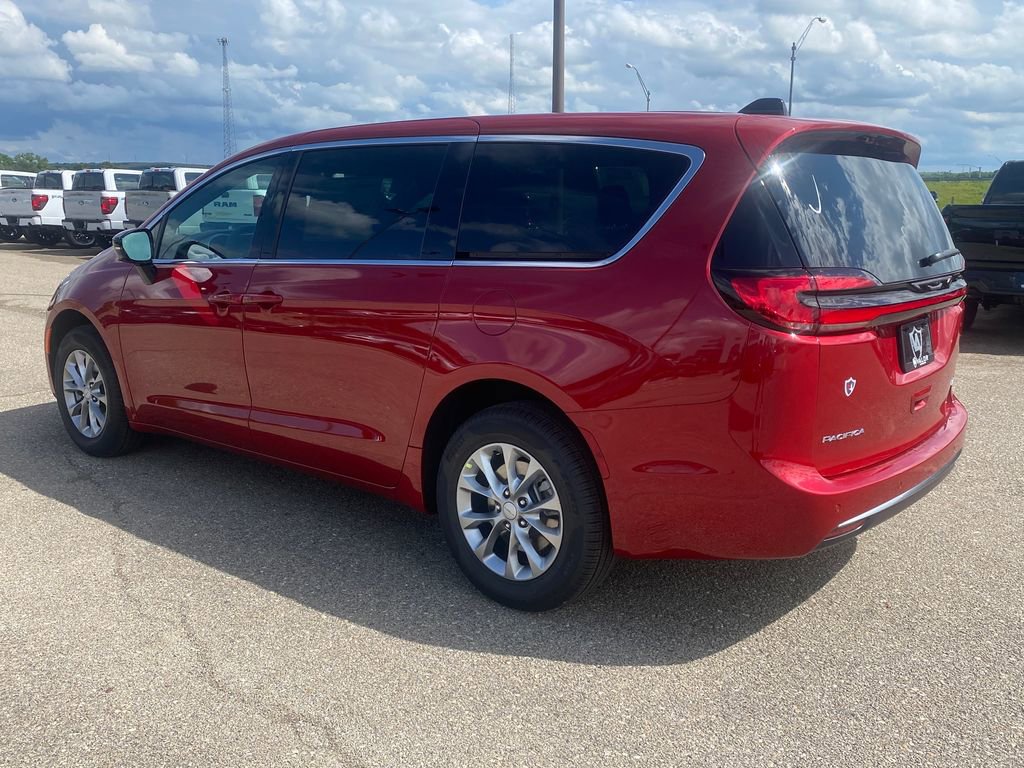 New 2027 Chrysler Pacifica Select AWD/4WD image 4