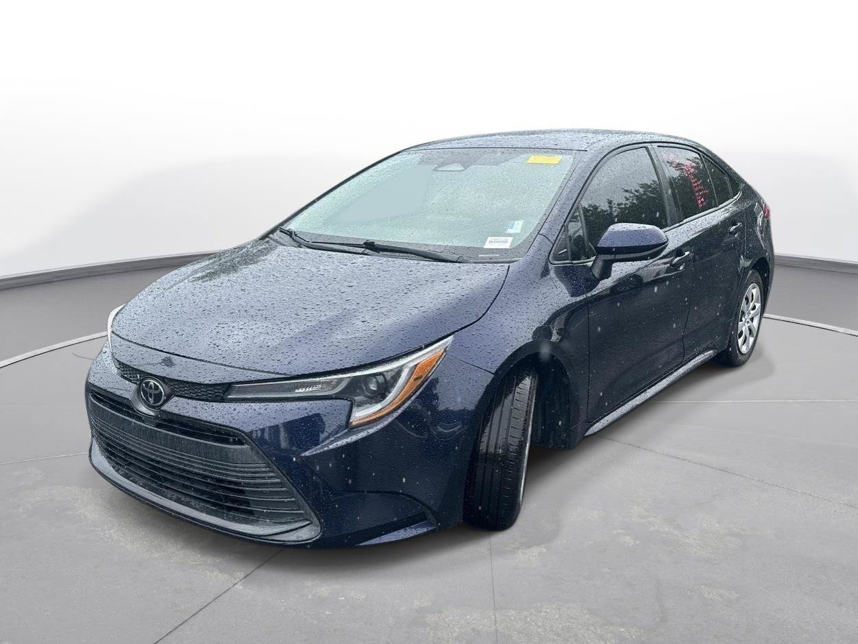 Used 2023 Toyota Corolla LE FWD image 2