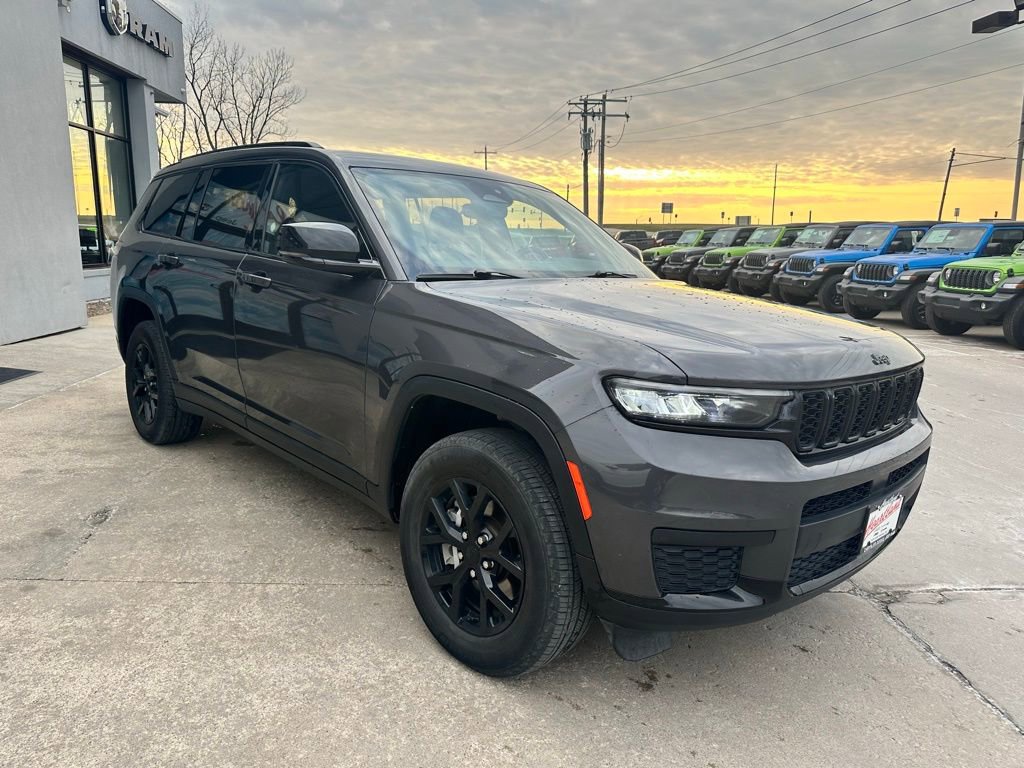 Used 2024 Jeep Grand Cherokee L Laredo image 5